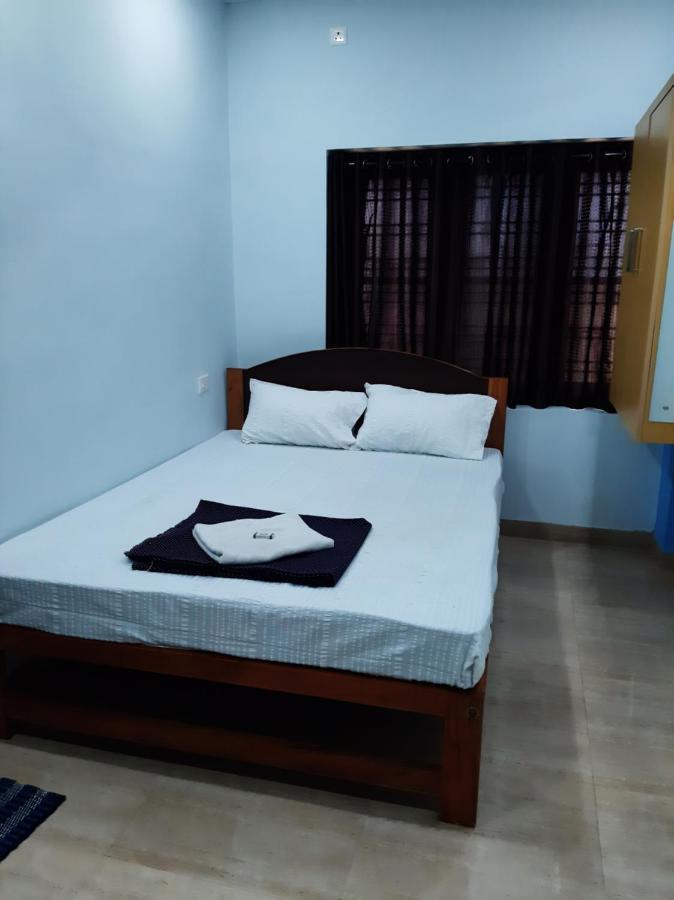 Madaparambil Residency Alwaye Extérieur photo