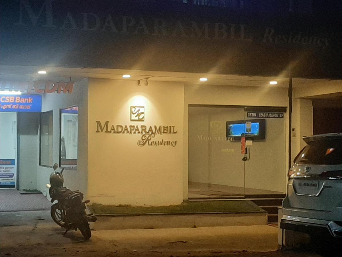Madaparambil Residency Alwaye Extérieur photo