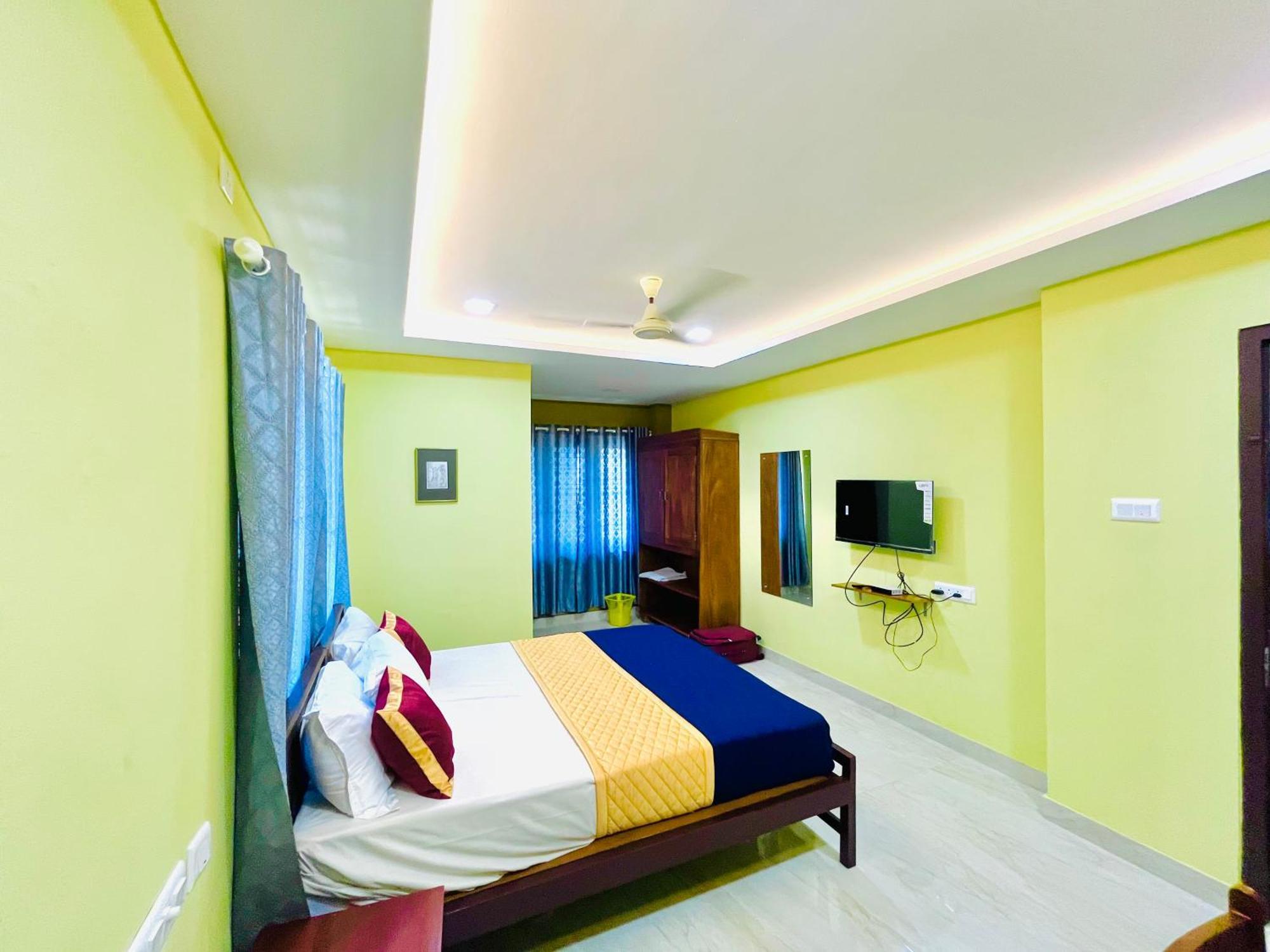 Madaparambil Residency Alwaye Extérieur photo